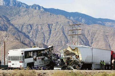 Mueren 13 personas en choque en California