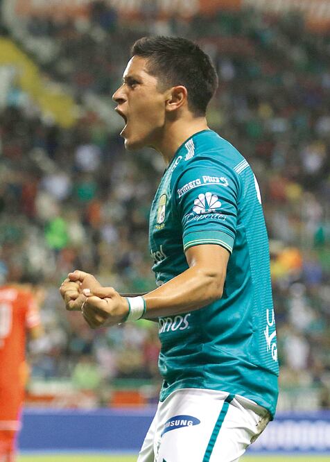 Ezequiel Cano inició la feria de goles esmeraldas sobre el Diablo (ISMAEL ARROYO. IMAGO7)