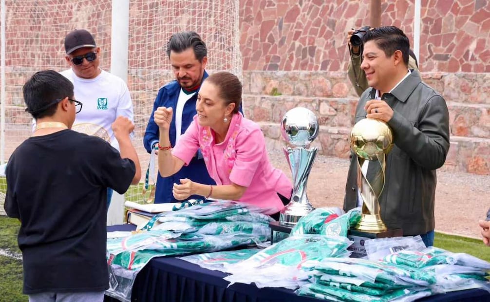 Sheinbaum entrega canchas de futbol en San Luis Potosí (14/06/2026). Foto: Especial