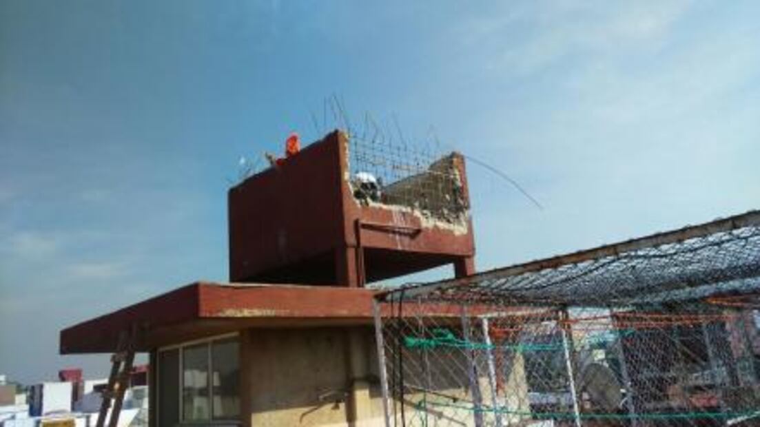 Avanzan trabajos de demolición del inmueble de Tokio 517