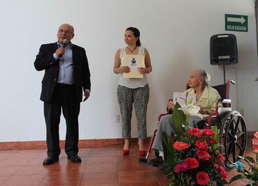 Victorina termina la secundaria a los 93 años de edad