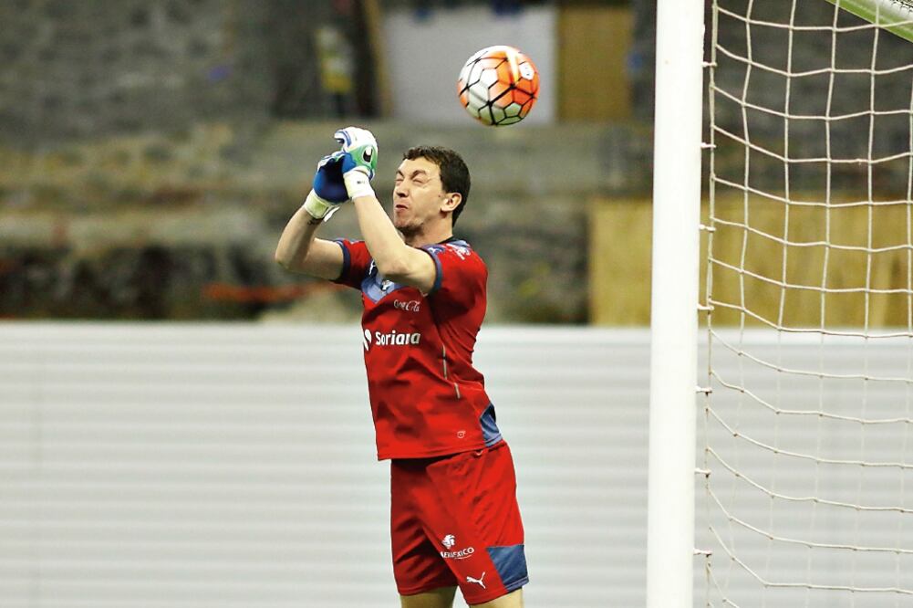 Agustín Marchesín tuvo siete atajadas que evitaron la caída de Santos, pero en una falló y ahora es criticado (ETZEL ESPINOSA. IMAGO7)