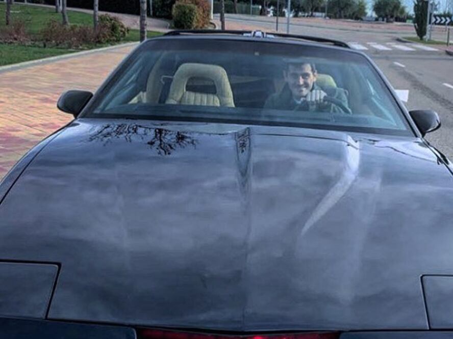 Iker Casillas se compra a “Kitt” y lo presume en redes