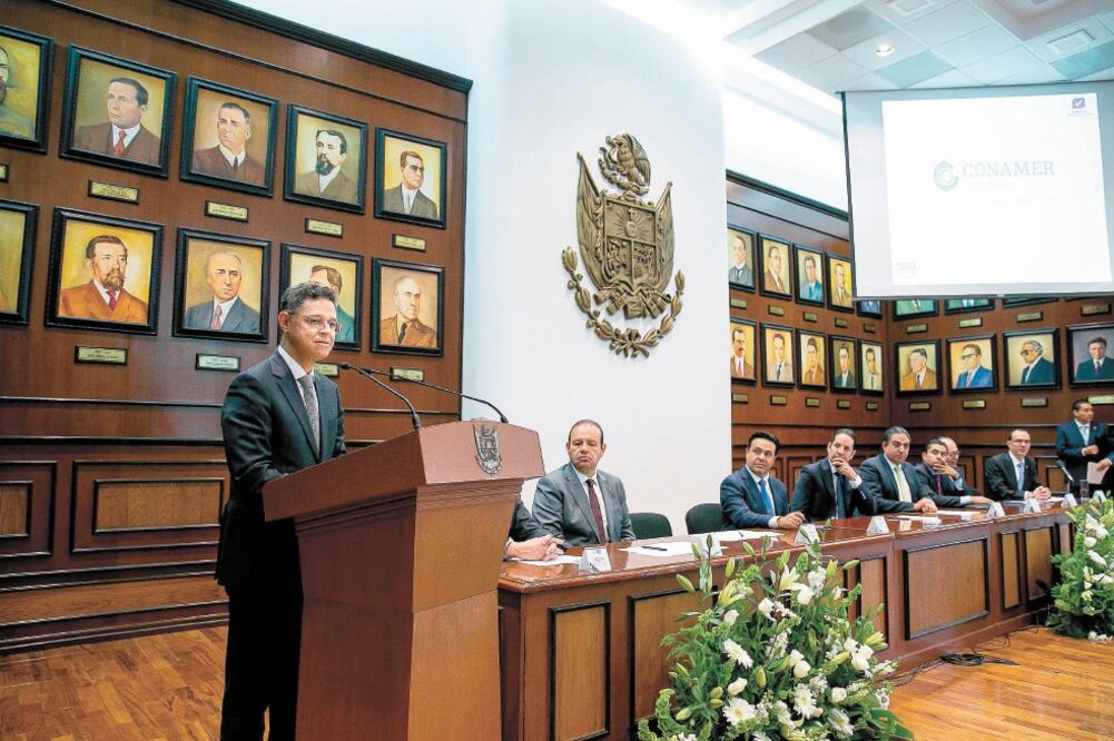 El titular de la Comisión Nacional de Mejora Regulatoria (Conamer), Emiliano Hernández, afirmó que la entidad “ha hecho cosas de avanzada”. Foto: ESPECIAL