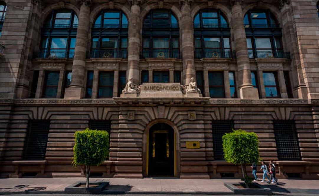 La página web ofrece ayuda en cuentas, créditos, transferencias, cobros, pagos, billetes, monedas, así como pone a disposición cursos de actualización. Foto: iStock