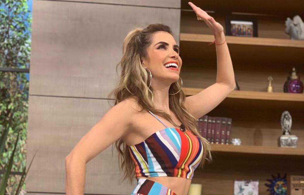 La presentadora lució su hermosa silueta. Foto: Instagram