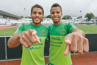 Planean regresar a los Hermanos Dos Santos a los primeros planos