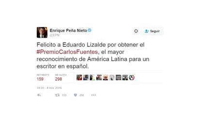 Enrique Peña Nieto felicita a Eduardo Lizalde