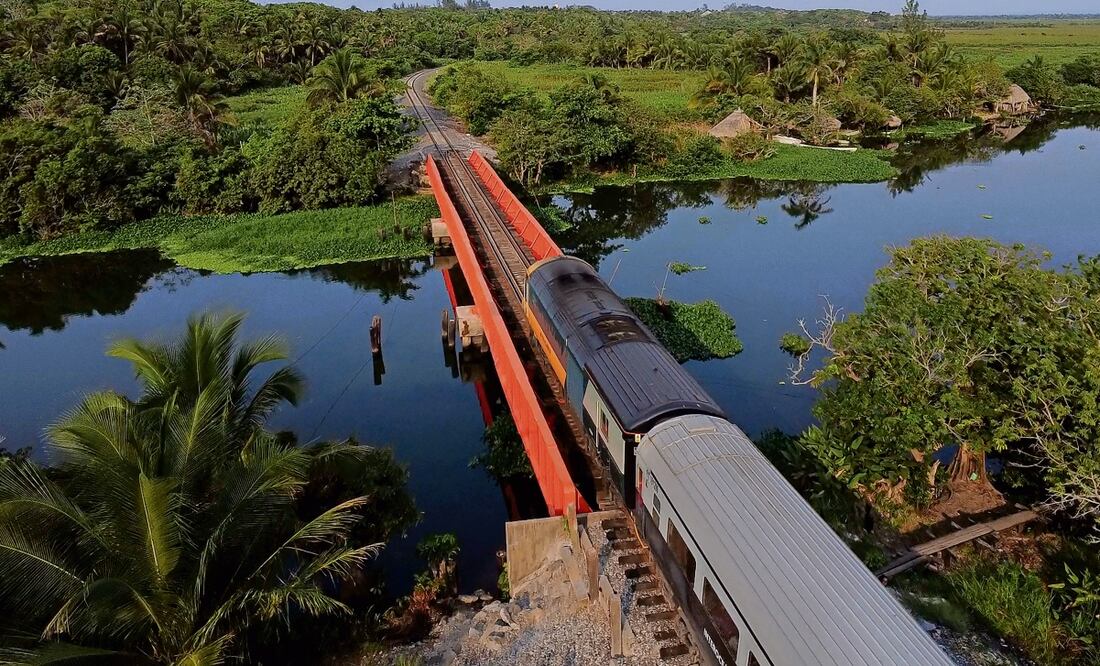El primer paso de este megaproyecto fue rehabilitar el ferrocarril que une los puertos de Salina Cruz en Oaxaca y Coatzacoalcos en Veracruz. Foto: Valente Rosas y Diego Prado / EL UNIVERSAL