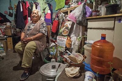 Un solo cuarto que es todo: sala, cocina, comedor y baño
