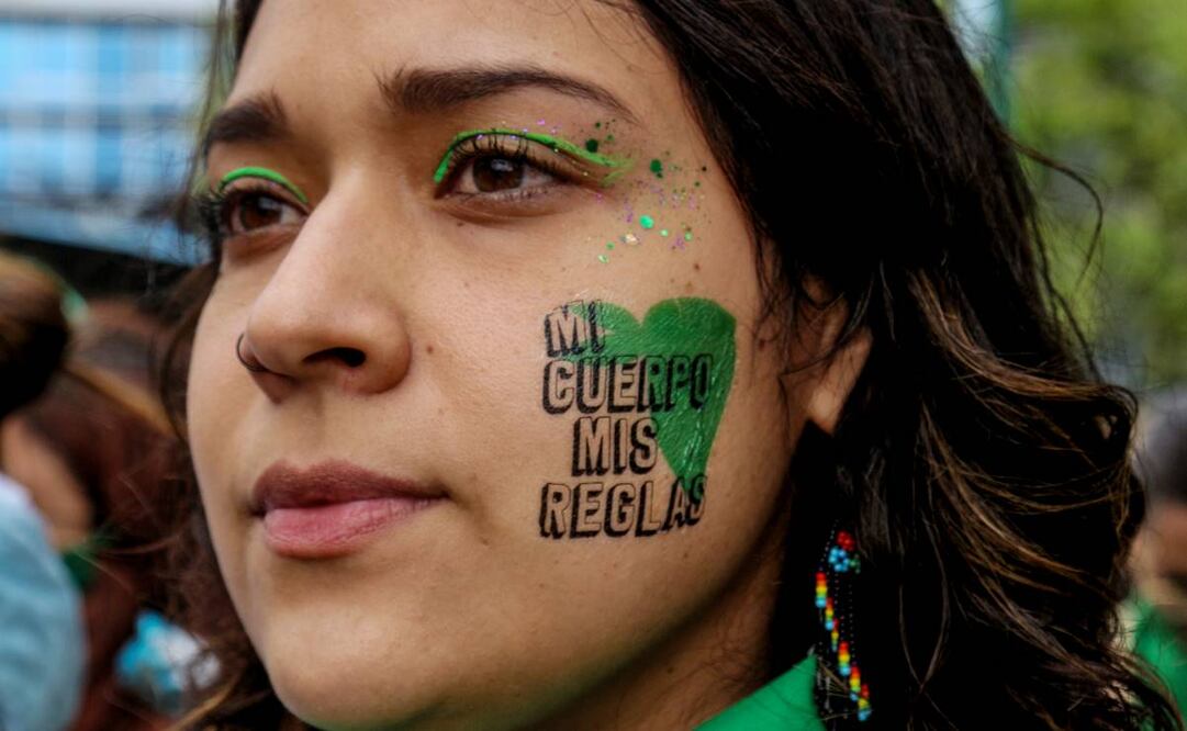 Manifestantes partieron del Monumento a la Revolución y la Glorieta de las Mujeres que Luchan hacia el Zócalo. Foto: Ivonne Rodríguez/ EL UNIVERSAL