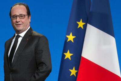 Hollande declara estado de emergencia económica