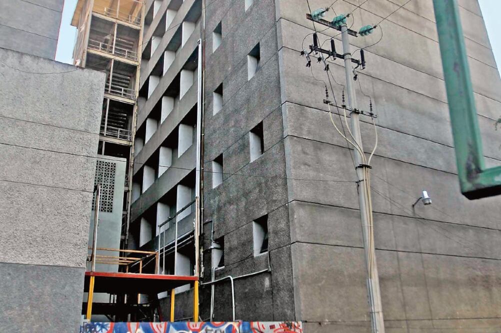 El Hospital Dr. Gonzalo Castañeda Escobar cerró en 2012 por daños estructurales y falta de espacios óptimos (FERNANDO RAMÍREZ. EL UNIVERSAL)