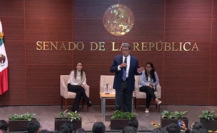 Los sueños se logran... no sean chavorrucos, aconseja Monreal a jóvenes