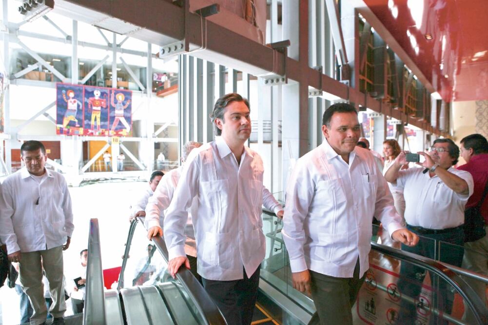 El secretario de Educación, Aurelio Nuño Mayer, se reunió con el gobernador Rolando Zapata durante su gira por el estado de Yucatán. Aseguró que la reforma educativa buscará elevar la calidad de la enseñanza en el país (LORENZO HERNÁNDEZ. EL UNIVERSAL)