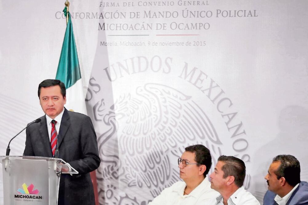 El secretario de Gobernación, Miguel Ángel Osorio Chong, dijo que la ruta debe ser sumar esfuerzos para el mediano y largo plazo con objetivos claros en seguridad (ESPECIAL)