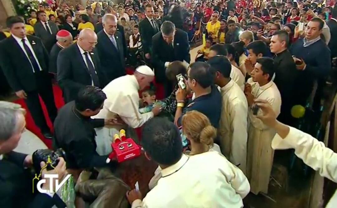 La vida no es linda con enemigos, dice Papa a niños en Morelia