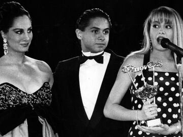 Paulina Rubio dedica emotivo mensaje a su fallecida madre, Susana Dosamantes