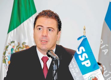 Cercano de García Luna, con marca de tequila