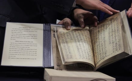 Donan réplica del Jikji, el libro más antiguo del orbe impreso