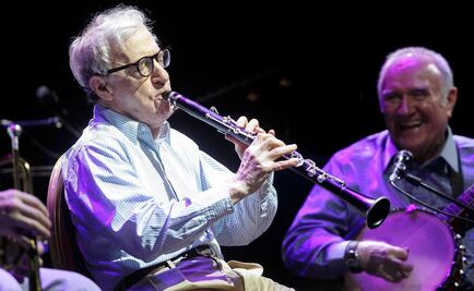 ​Activistas de Femen irrumpen en concierto de Woody Allen 