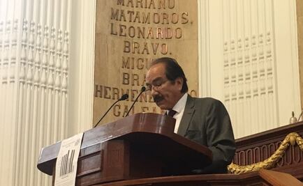 Jesús Martín del Campo, presidente del Congreso de CDMX, susurra groserías a diputados en plena sesión