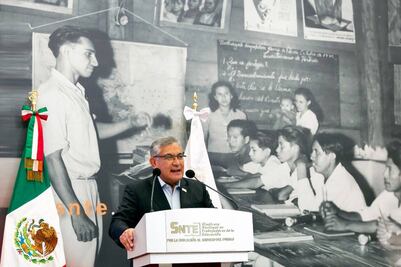 Cien años de educación pública, laica y gratuita forjaron al México de hoy: SNTE