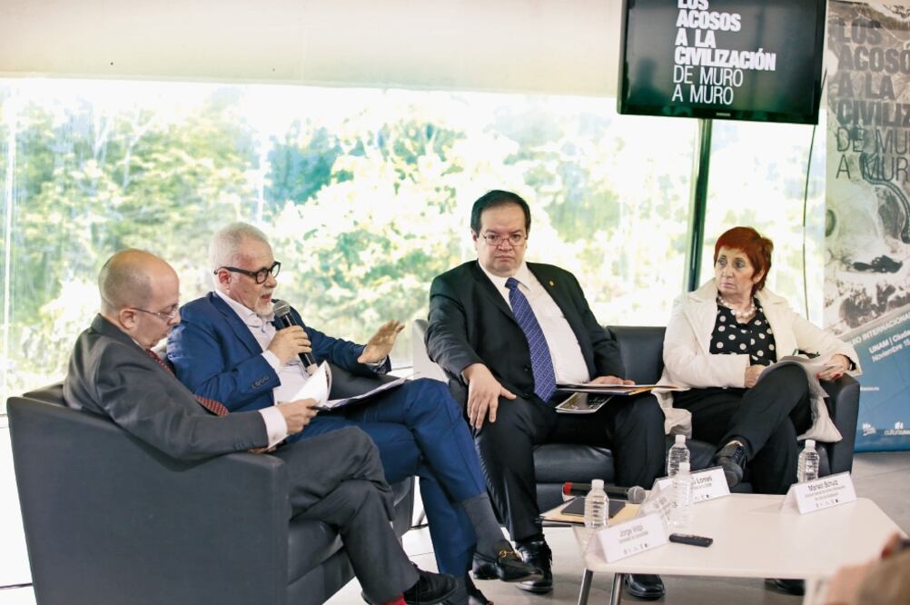 Jorge Volpi, Raúl Padilla, Leonardo Lomelí y Marisol Schulz. (AGUSTÍN SALINAS. EL UNIVERSAL)