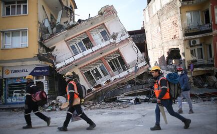 Terremoto en Turquía y Siria: Pese a pronósticos, rescatan a joven prácticamente ileso