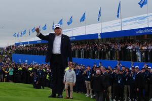 Trump dice que planea eliminar arancel del 15% al whisky irlandés; se desconoce fecha de aplicación