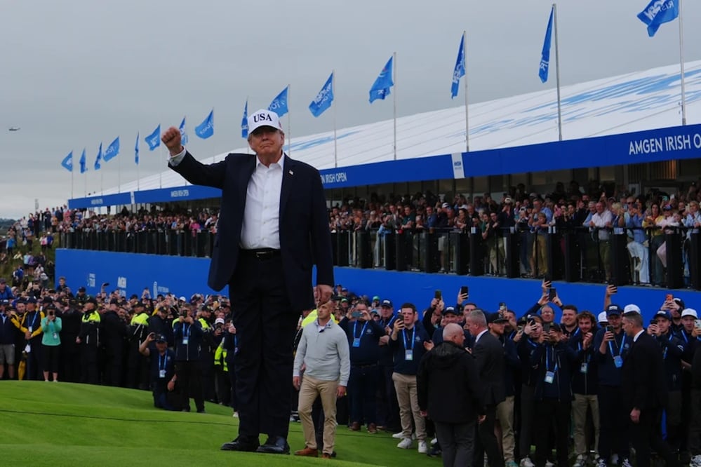 Donald Trump, en el Abierto de Golf en Doonbeg, Irlanda. FOTO: JULIA DEMAREE NIKHINSON. AP