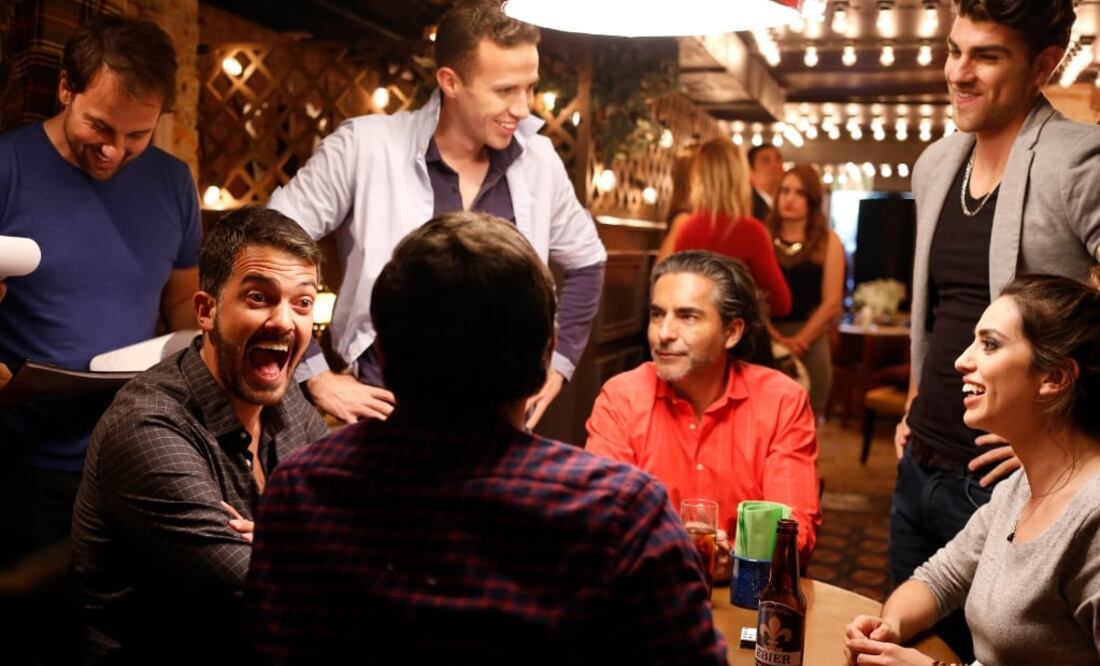 Ulises de la Torre, Ana González Bello, Raúl Araiza y Fernando del Solar, durante la grabación de Mula de tres, en un bar al sur de la Ciudad. Foto: Agustín Salinas / Agencia EL UNIVERSAL