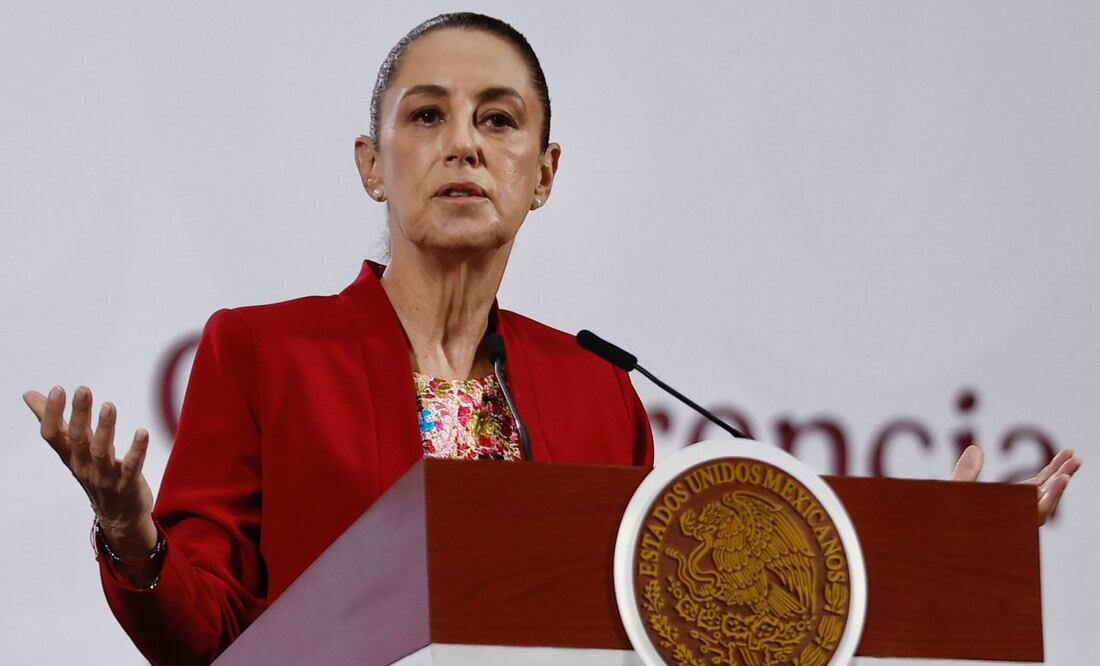 La presidenta Claudia Sheinbaum durante su conferencia matutina desde Palacio Nacional este lunes 27 de octubre de 2025. Foto: Berenice Fregoso/ EL UNIVERSAL