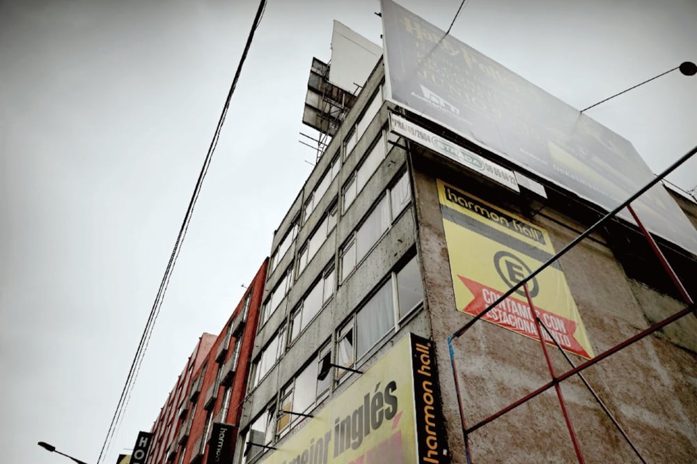 La Comisión de Gobierno en la Asamblea responde que sin excepción se retirarán todos los anuncios espectaculares de los edificios. (ARCHIVO EL UNIVERSAL)