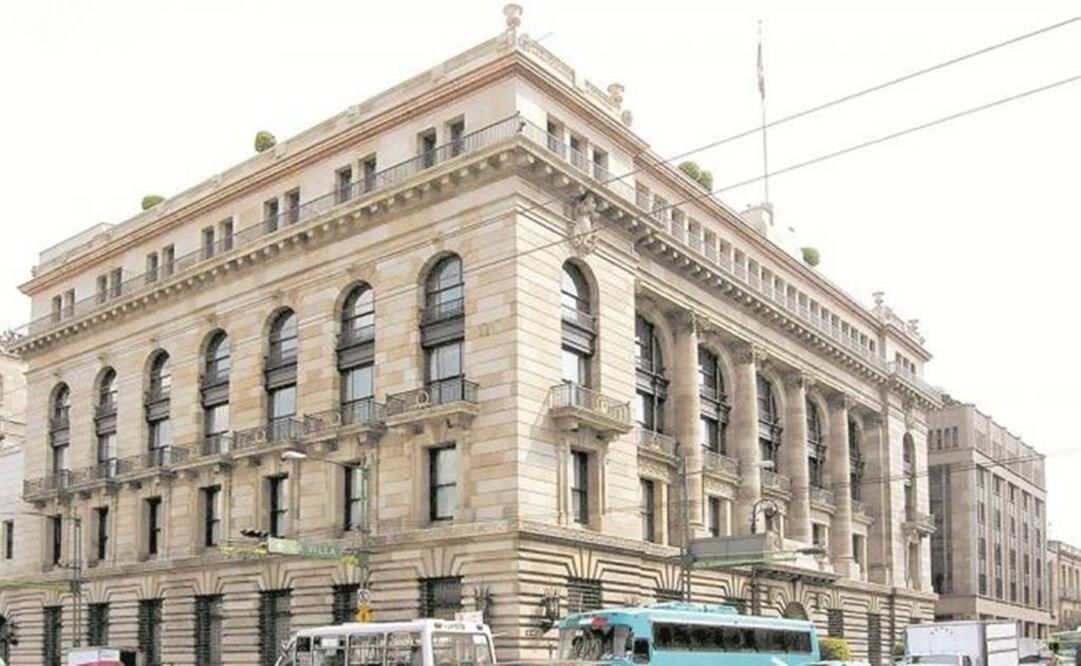 Mexico cuts second quarter debt issuance by 17.4 bln pesos