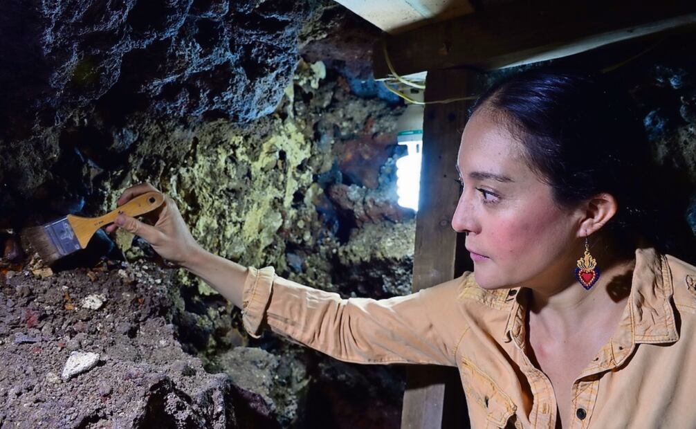 El arqueólogo Raúl Barreda, líder del grupo de investigadores; y Lorena Vázquez, jefa de campo durante los trabajos de excavación hace 10 años. Foto: INAH