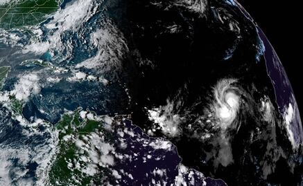 Huracán “Larry” aumenta de potencia y amenaza costas de EU