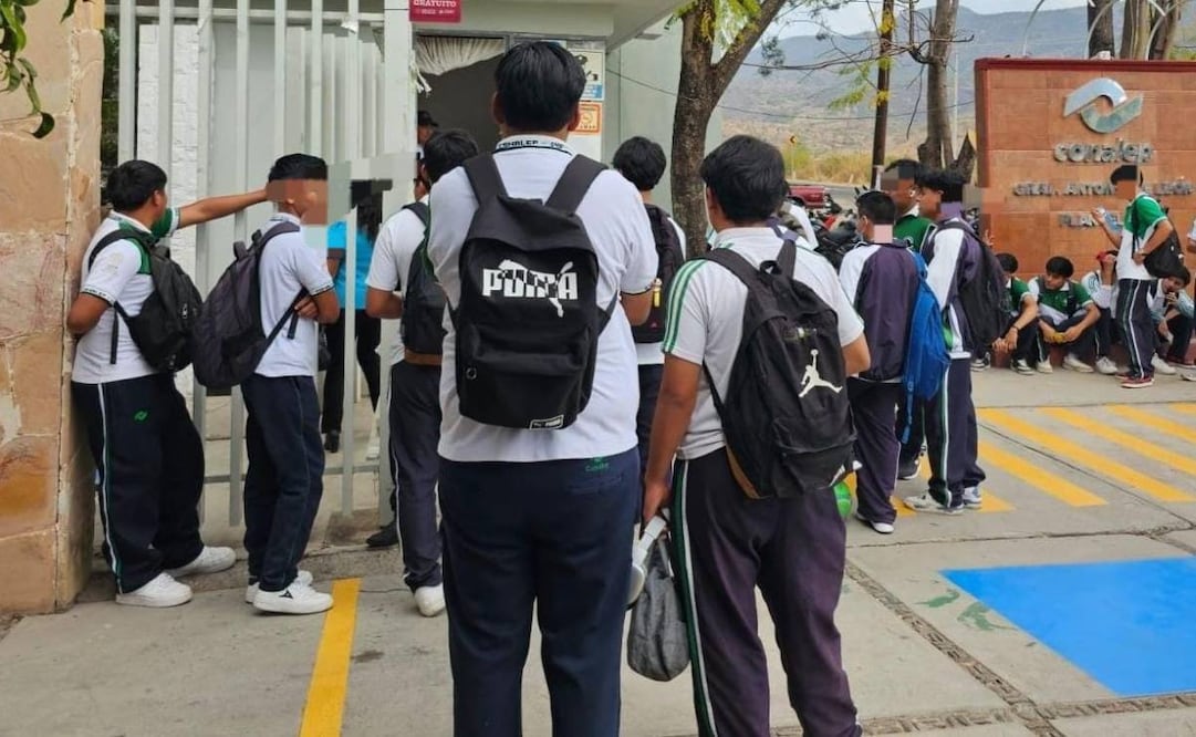 Investigan intoxicación de estudiantes del Conalep en Huajolotitlán, Oaxaca.
Foto: Especial.
