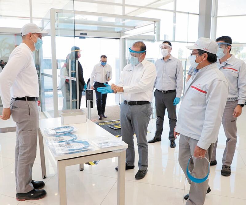 El gobernador, Martín Orozco Sandoval, verificó los protocolos de sanidad ehigiene adecuados para el reinicio de actividades en la planta A2 de Nissan.