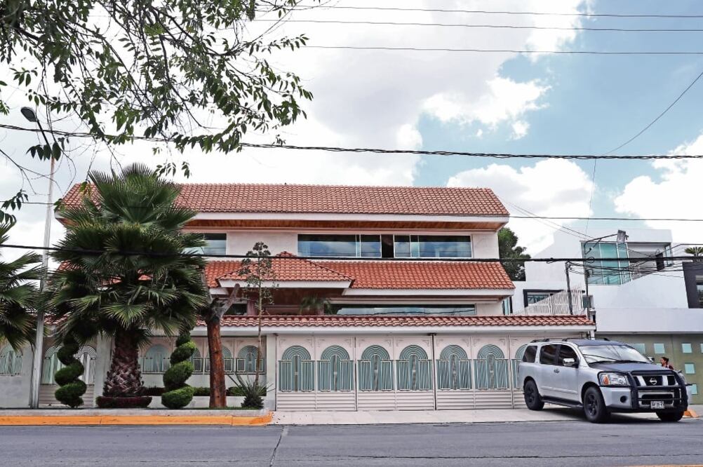 Los inmuebles que fueron cateados se encuentran en Huixquilucan y Naucalpan, en el Estado de México, y en Álvaro Obregón, Miguel Hidalgo y Tlalpan, en la capital. (VALENTE ROSAS. EL UNIVERSAL)