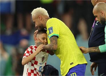 Neymar entre lágrimas y el tierno abrazo con el hijo de Ivan Perisic