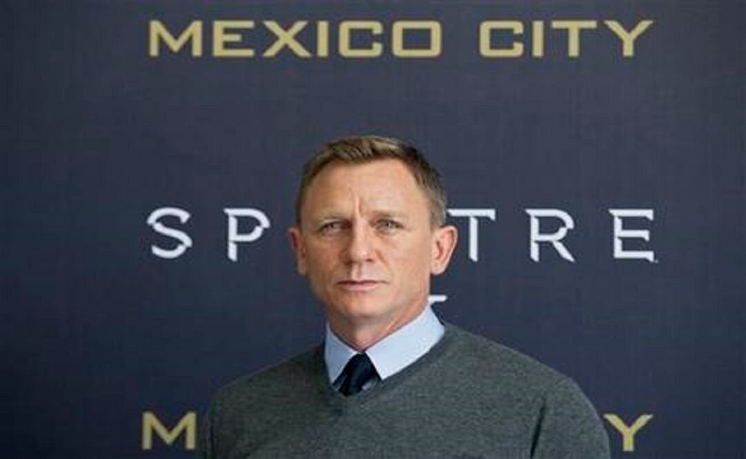 "Mexico City opened its arms to us and we the thousands of extras were the most enthusiastic bunch of people I've ever had the pleasure to work with," Craig said. (Photo: AP) 