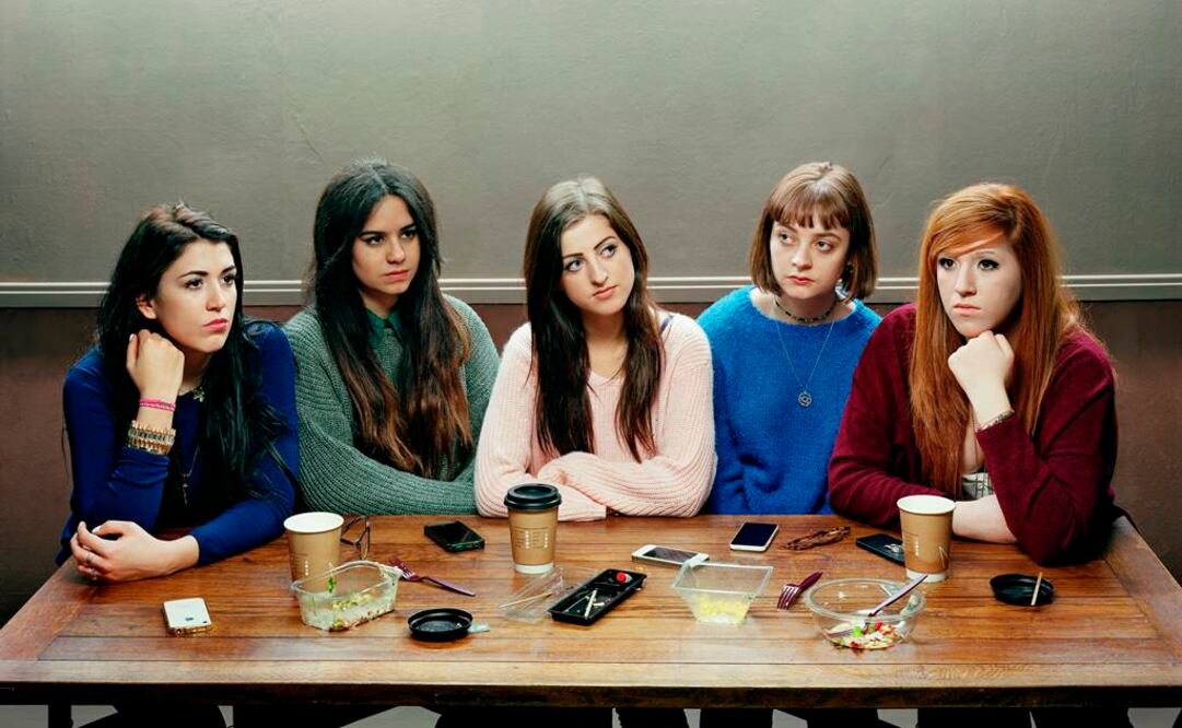 "Siempre he sentido fascinación por el modo en el que la gente interactúa o, en este caso, por el modo en el que no interactúa", señaló el autor de una fotografía en la que sus cinco protagonistas desvían la mirada unas de otras.