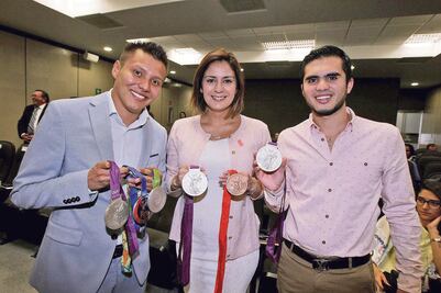 Premia la FMN a Germán Sánchez