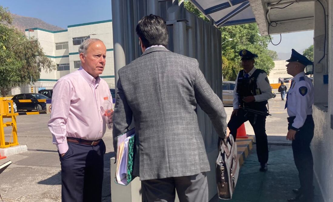 Ciro Gómez Leyva, arribó a uno de los juzgados federales del Reclusorio Norte. Foto: especial