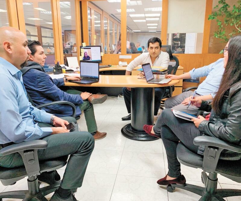 Los periodistas premiados fueron (de izquierda a derecha) Miguel Garnica, Edson Arroyo, Esteban Román, Jesús Caudillo y Elsa Hernández. KARLA RODRÍGUEZ. ELUNIVERSAL