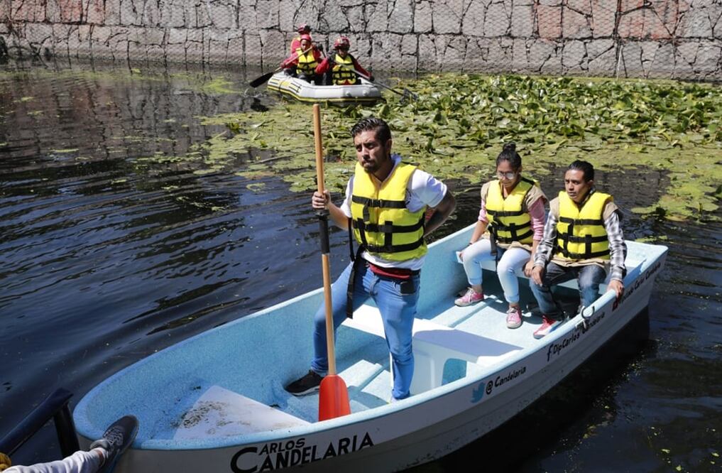 Los encargados de limpiar el canal inauguraron una serie de recorridos en lancha para visitantes con el fin de generar conciencia entre la población para el cuidado de este sitio. Foto: Irvin Olivares/EL UNIVERSAL