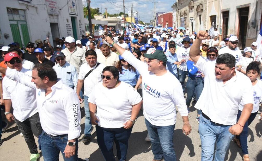 Renán Barrera Concha prometió apoyos para madres solteras y créditos para emprendedores. Foto Especial