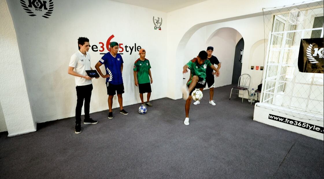 Malabaristas del balón: el mundo del “Freestyle Football”. Foto: Atenea Campuzano/EL UNIVERSAL