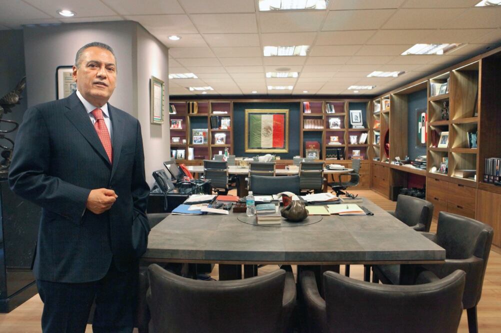 El presidente nacional del PRI, Manlio Fabio Beltrones, afirmó en entrevista con EL UNIVERSAL que la alianza PAN-PRD es con un afán “electorero" (ARCHIVO EL UNIVERSAL)